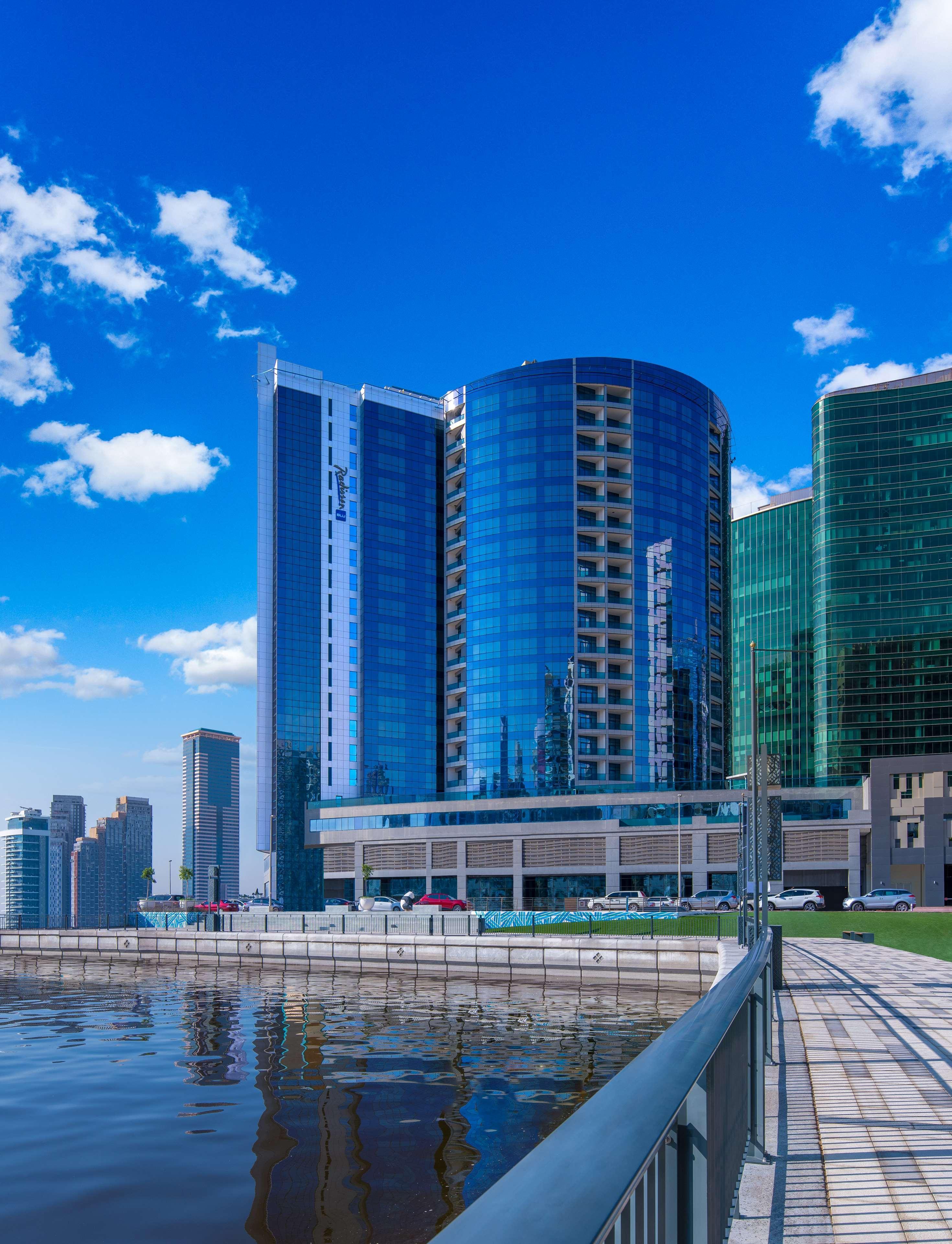 Radisson Blu Hotel, Waterfront Hotel Dubai